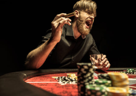 Как играть в Куршевель покер