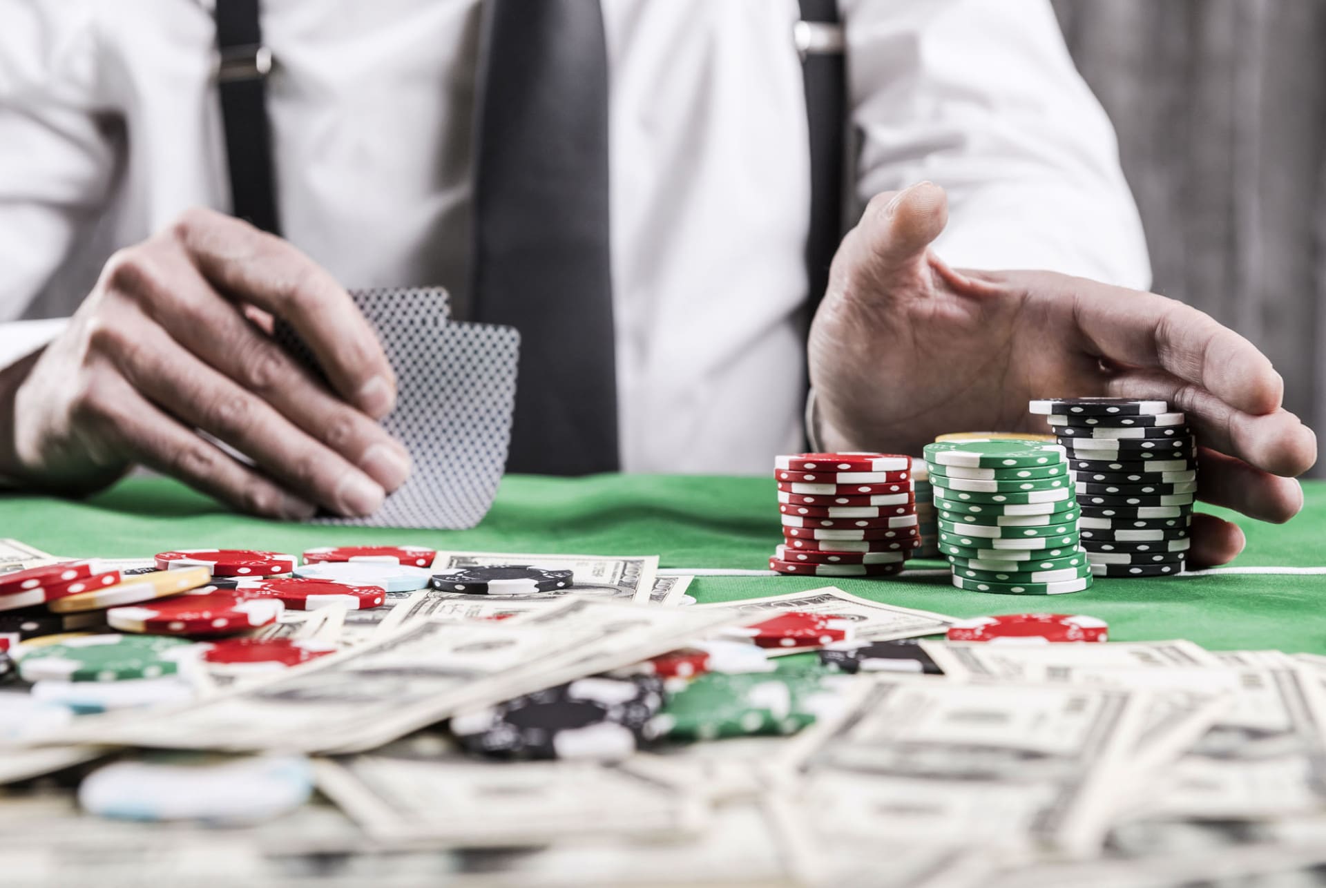 Зачем покер руму проводить бесплатные соревнования?