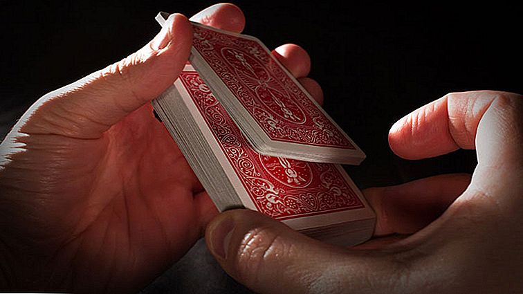 Нужно дать срезать колоду после окончания тасования карт в покере