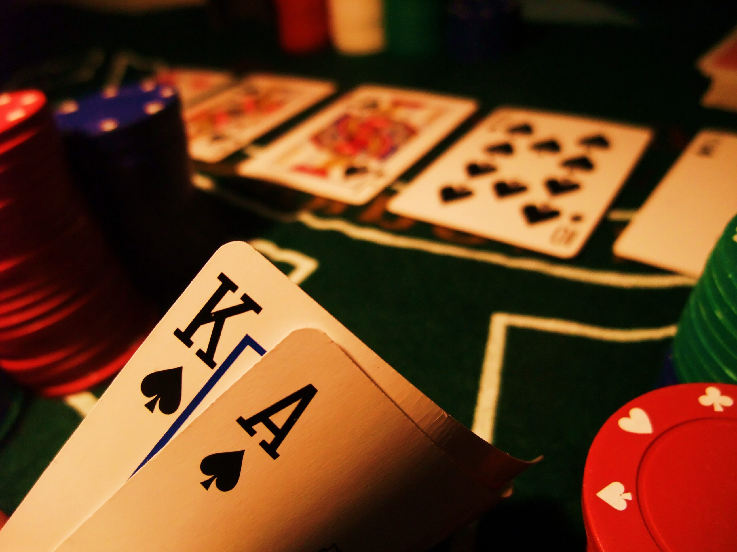 Применять пуш с Биг Сликом в покере не всегда выгодно, поэтому лучше применять смешанные тактики в игре
