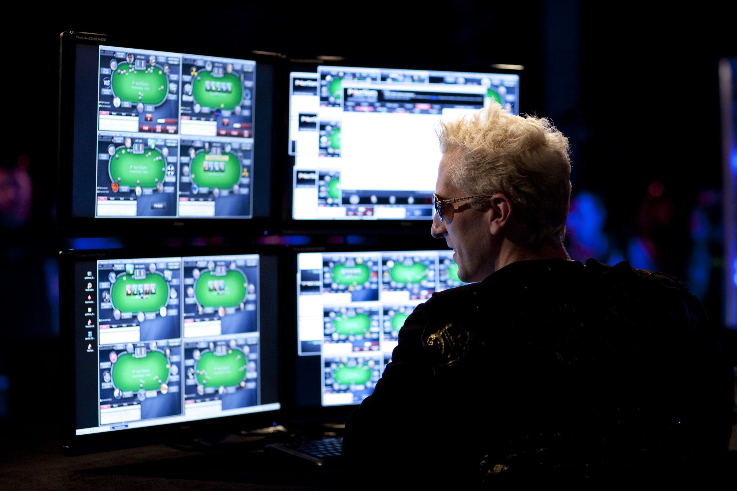 Теллсы можно обнаружить даже в онлайн покере