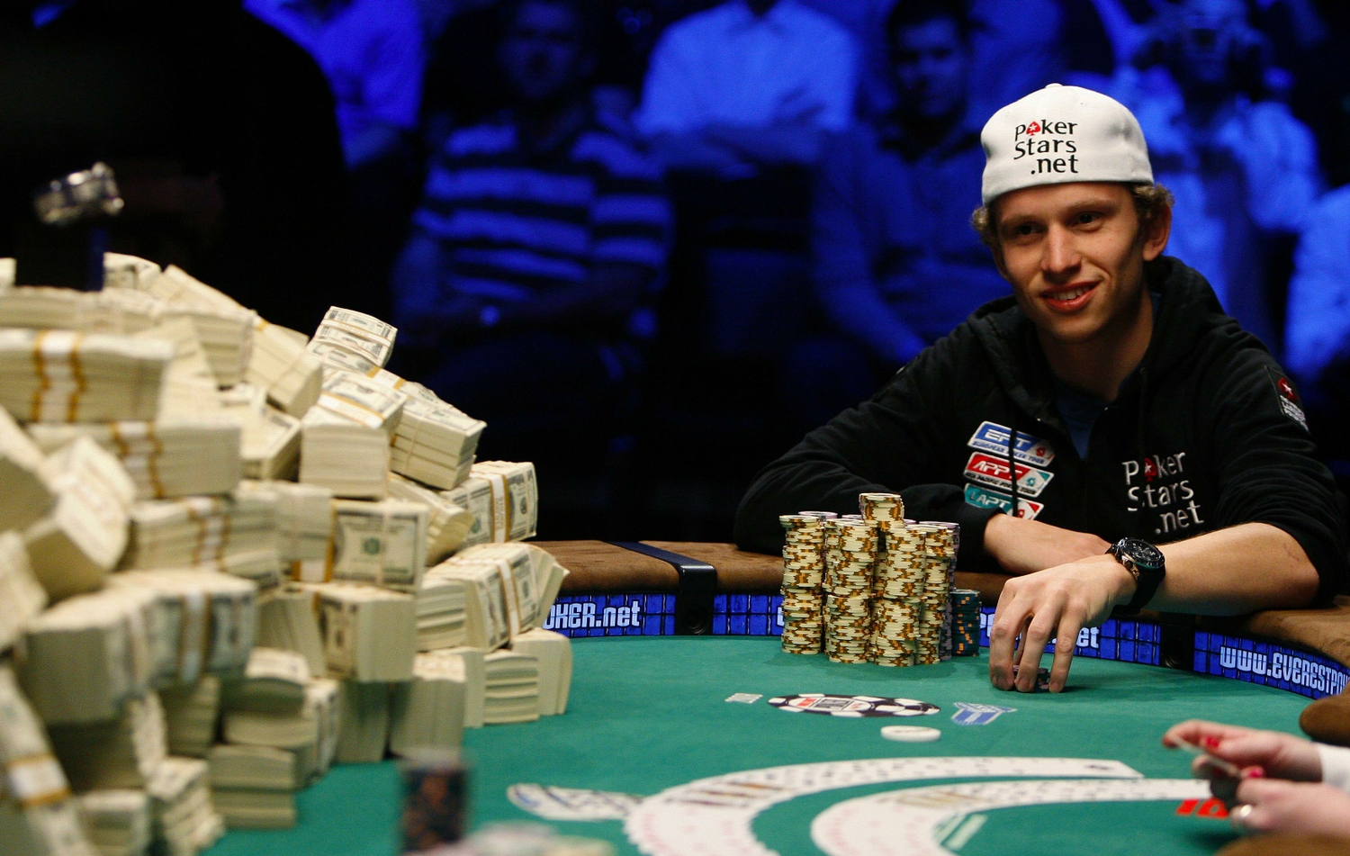 Сколько зарабатывает покерный регуляр в месяц