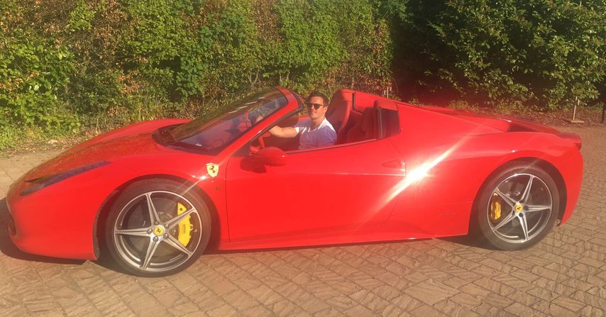 Сэм Трикетт и его новенький Ferrari