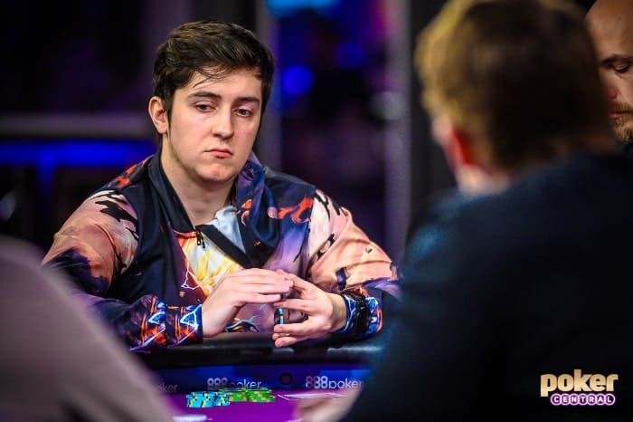 Имсирович подглядывает в карты оппов в "живом" покере, а также применяет запрещенные покерные солверы и использует мультиаккаунтинг в онлайн-покере